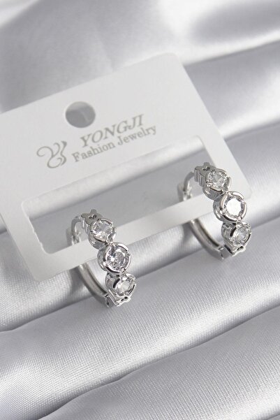 Inure Jewelry أقراط نسائية من النحاس الذهبي اللون مرصعة بحجر الزركون على شكل قلب