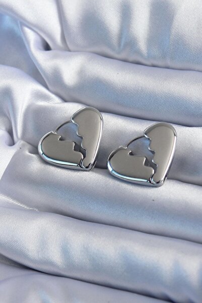 Inure Jewelry أقراط فضية اللون على شكل قلب مكسور من النحاس للنساء