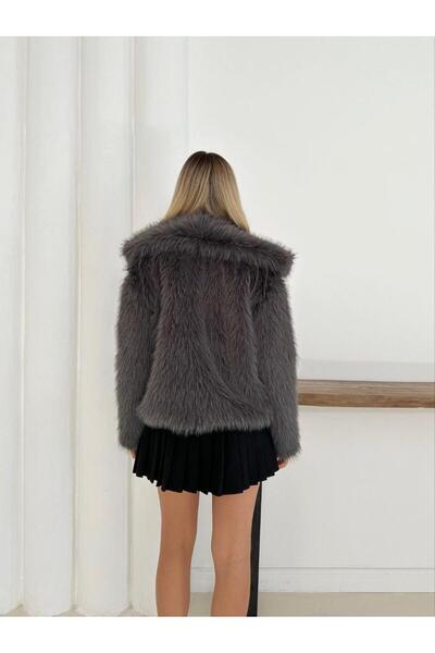 SUYA US WEAR Collar Detailed Fur Coat