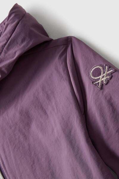 United Colors of Benetton Κοριτσίστικο μωβ ασημί λογότυπο με λεπτομέρεια και τσέπες, με κουκούλα, αδιάβροχο από ζέρσεϊ