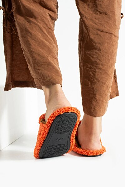 Lively Stylish Nelly Button Detailed Towel Women's House Slippers