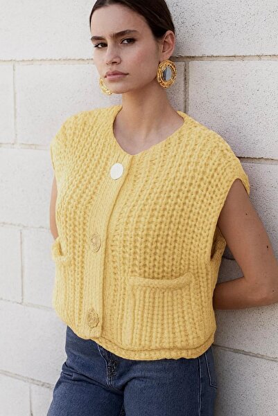 NATUFIAN STORE Women's Metal Buttoned Thick Knitted Sweater Vest Cardigan