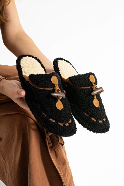 Lively Stylish Nelly Button Detailed Towel Women's House Slippers