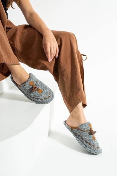 Lively Stylish Nelly Button Detailed Towel Women's House Slippers
