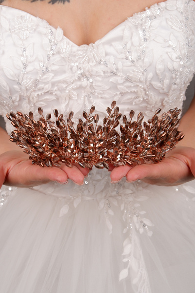 Hayalperest boncuk تاج الزفاف الفاخر من فالنتينا بتصميم خاص، إكسسوار للحناء و...