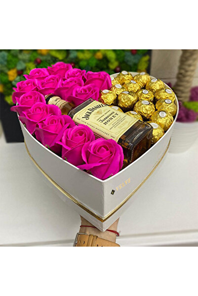 velve Cadou Sweet Honey cutie inima alba cu trandafiri de sapun, Jack Daniel's si praline Ferrero,fucsia