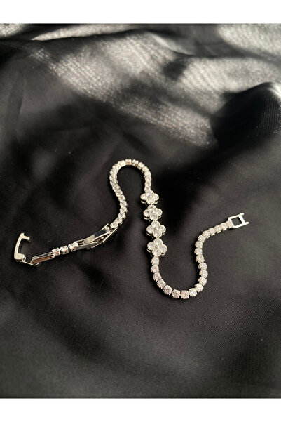 Fashion'S Gümüş Renkli Kristal Taşlı Yonca Desenli Bileklik
