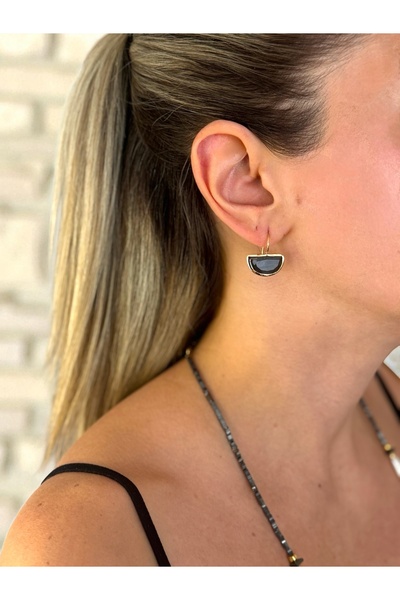 bemoreatelier Siyah Taş Altın Kaplama Küpe