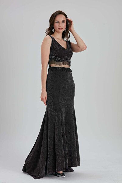 Neva Style Μαύρο βραδινό φόρεμα με λεπτομέρεια φούντας 36750S