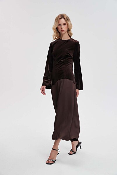 Livia فستان نسائي متوسط ​​الطول بأكمام طويلة