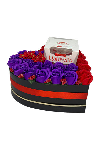 velve Aranjament floral Raffaello Red Mauve,cutie inima trandafiri sapun,hortensii si bomboane,Rosu-mov