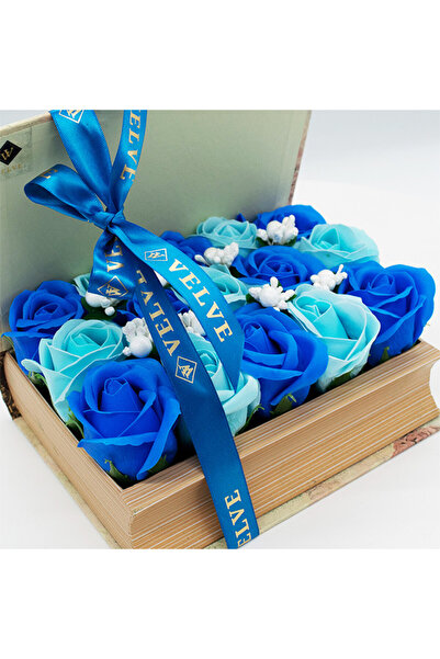 velve Aranjament floral cu 15 trandafiri din sapun, in cutie tip carte, cu flori albastru alb