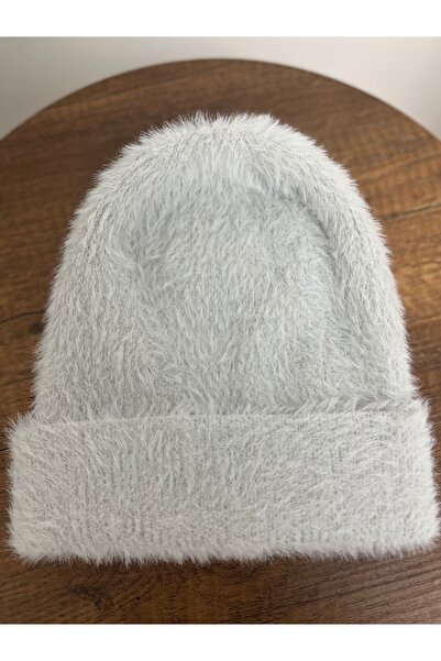Butik Gri Kadın Yumuşacık Akrilik Kumaş Saçaklı Tüylü Bere – Sıcak Tutucu Kışlık Şapka