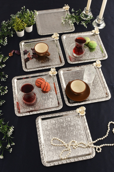 AKSESUAR EVRENİ Berlin Gümüş Paslanmaz Desenli Kare Köşesi Taş Detaylı 6'lı Kahve Çay Sunumluk Servis Tepsi