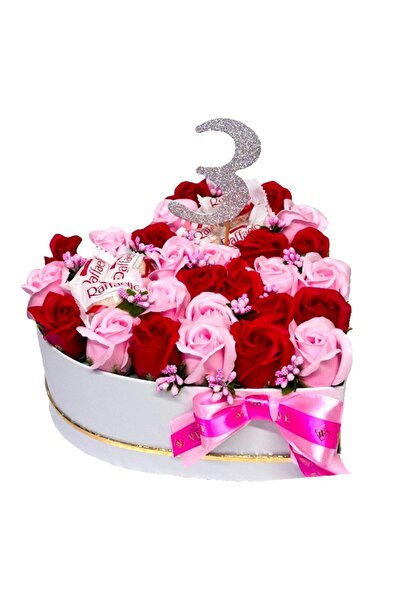 velve Aranjament floral personalizat cu cifre, cutie alba in forma de inima c...