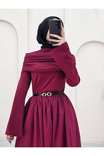 HİJABAYA Φορέματα από ποπλίνα, μπλούζα και φορέματα με πλισέ από την Sendy