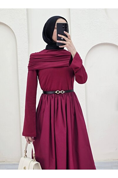 HİJABAYA Φορέματα από ποπλίνα, μπλούζα και φορέματα με πλισέ από την Sendy