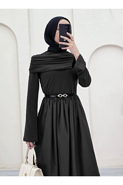 HİJABAYA Φορέματα από ποπλίνα, μπλούζα και φορέματα με πλισέ από την Sendy