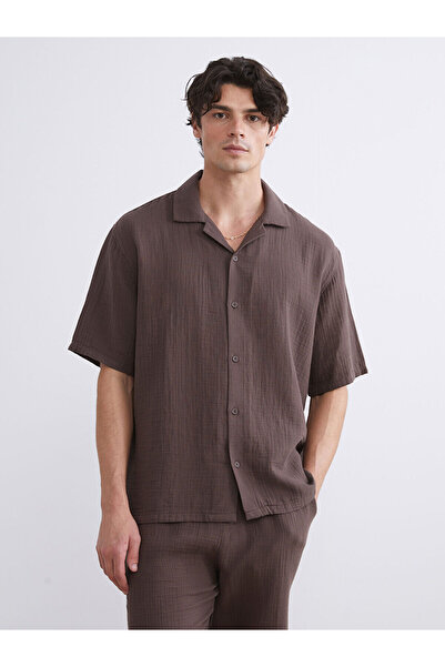 LC Waikiki قميص رجالي من الموسلين بأكمام قصيرة وياقة مريحة