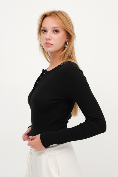 Addax Blouse with Snap Fasteners at the Collar B1857