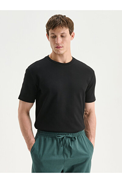 LC Waikiki Ανδρικό T-Shirt με μαύρη λαιμόκοψη