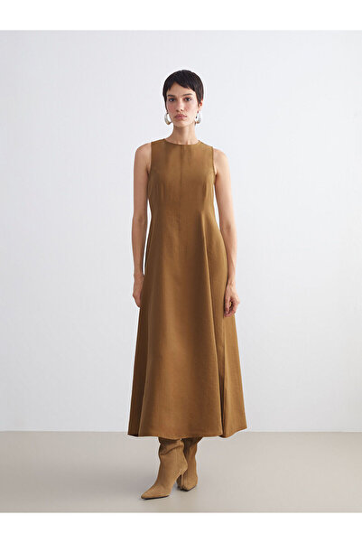 LC Waikiki فستان بدون أكمام برقبة دائرية