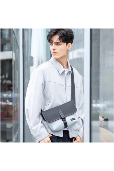 Mark Ryden Mr271_01 Voyageur Shoulder Bag Blue