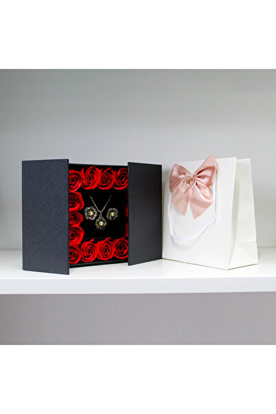 velve Rose box and Power of Attraction jewelry set, Black, Black