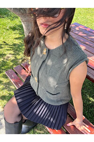 VAZIRADK Large Button Knit Vest