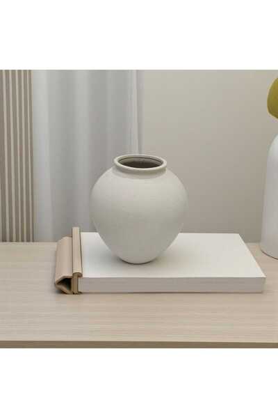 Casco elegant ceramic vase