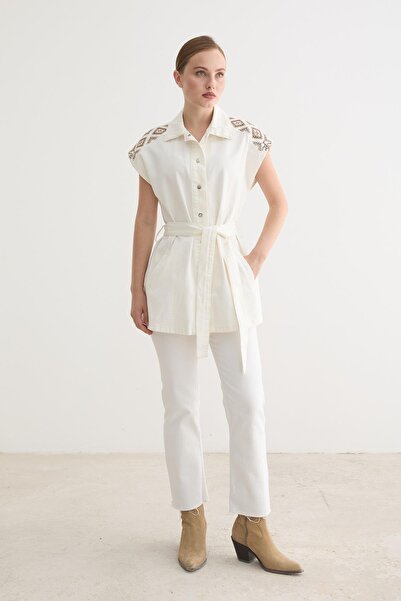 LEVURE Belted Front Snap Fastener Gabardine Vest White
