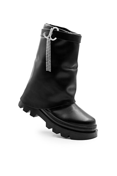 İnciAkfırat şık tasarımıyla ön plada olan suya dayanıklı rahat kulanışlı konforlu botlar