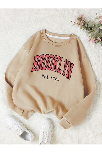 coolart سترة بروكلين نيويورك - سترة فضفاضة مطبوعة باللون البيج مع ياقة دائرية