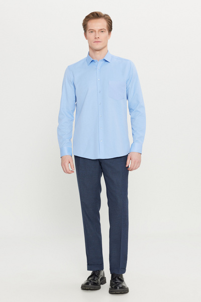 AC&Co / Altınyıldız Classics Чоловіча сорочка світло-блакитного кольору з бавовни, пошита на замовлення, вузького крою, з класичним коміром, з кишенями та вишитим логотипом.