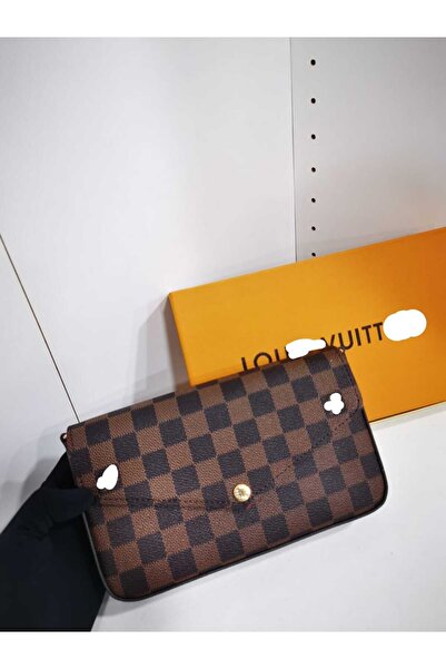 LOU Shoulder bag, an exact copy of the famous brand. It comes with a box, a bag, and a warranty card with the same brand name.
