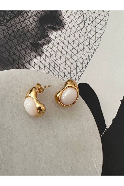 Esmeray Aksesuar Vip Çelik Gold Renk Lazer Kesim Krem Rengi Taş Detaylı Damla Küpe Uzunluk 1,5 cm.