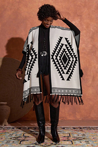 H&E LUXURY DESIGN Women's Black and White Ethnic Patterned Tasseled Poncho