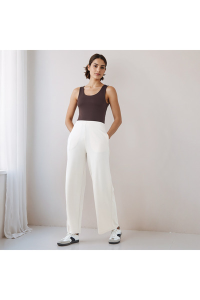 FAV Sleeveless Tank Top with Scoop Neck