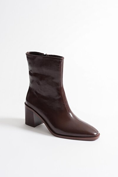 Mubiano Arden Kadın Kahverengi Rugan Kalın Topuklu Fermuar Detaylı BOT (7CM)