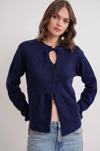 Mixray 6952 سترة نسائية محبوكة بتفاصيل أزرار وربطة عنق باللون الأزرق الداكن