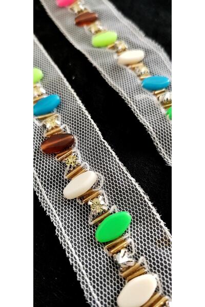 ALTAY AKSESUAR شريط زخرفي مطرز بالخرز الحجري الملون على التول الأبيض