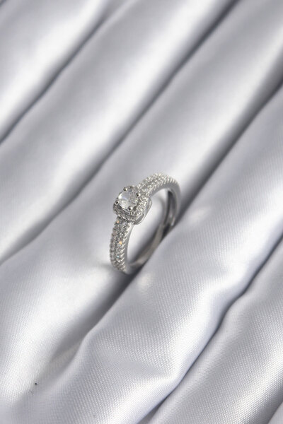 Lisinya خاتم نسائي من النحاس الفضي اللون مرصع بحجر الزركون - TYGOO