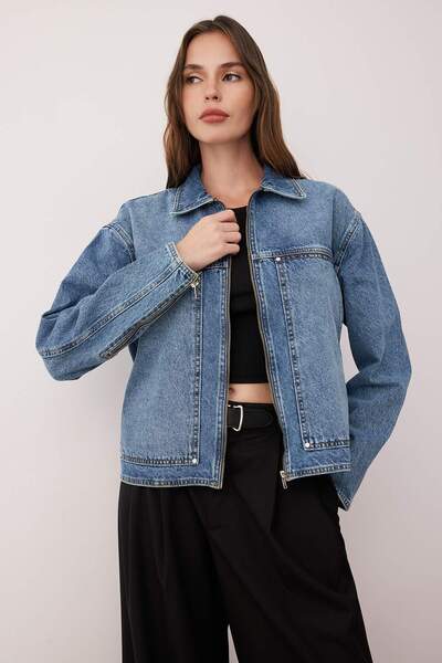 Trendyol Collection Jachetă de blugi oversize cu buzunar albastru cu fermoar TWOAW26CE00022
