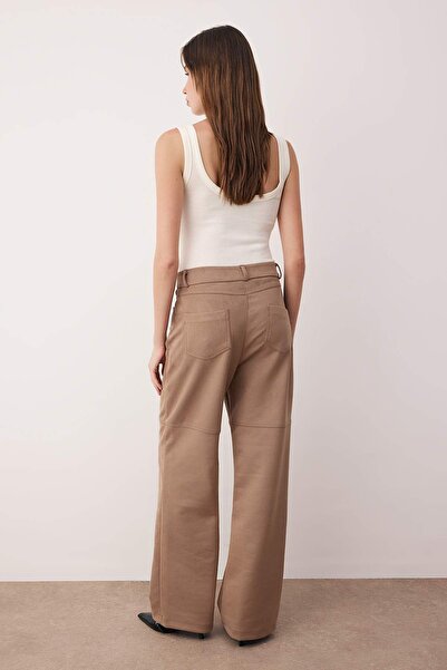 Trendyol Collection Vysoké kalhoty z pleteného semiše s detaily šití TWOAW26PL00080