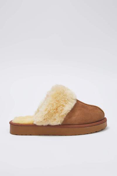 TRENDYOL SHOES Tan Suede Plush Fur Detailed Women's Slippers
Takeaw26Er00006