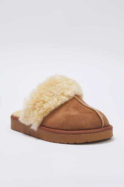 TRENDYOL SHOES Tan Suede Plush Fur Detailed Women's Slippers
Takeaw26Er00006