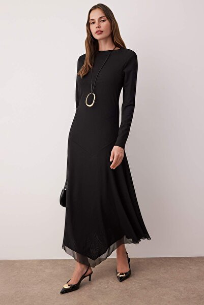 Trendyol Modest Φόρεμα με μαύρη επένδυση με ασύμμετρο πλεκτό τούλι στο κάτω μέρος TCTAW26EB00023