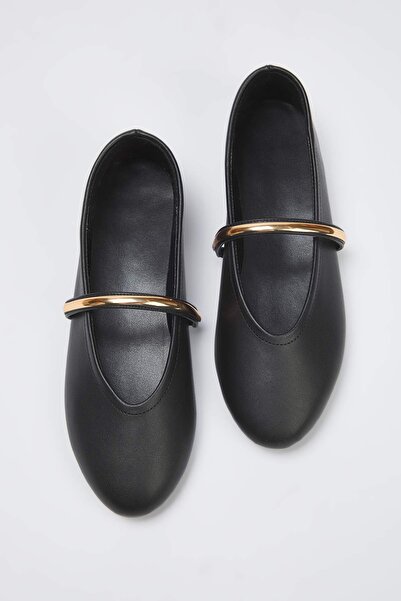TRENDYOL SHOES Чорні балетки Mary Jane з металевою стрічкою і мигдалеподібним носком TAKAW26BE00005