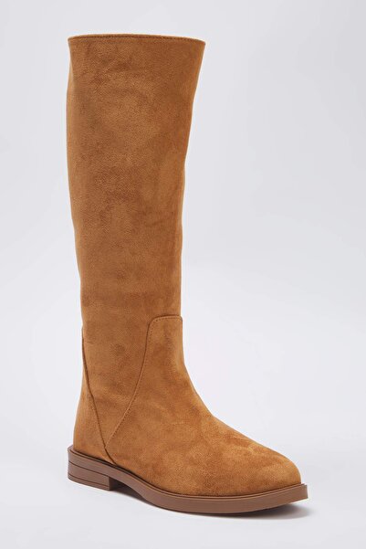 TRENDYOL SHOES Tan Suede Konçlu Dámské kozačky na plochém podpatku na zipTAKAW26CZ00014