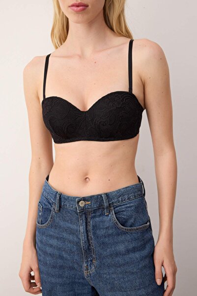 Trendyol Collection Μαύρο πλεκτό σουτιέν χωρίς στράπλες με λεπτομέρεια από μικροδαντέλα THMAW26SU00005